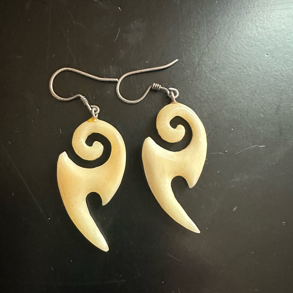 Bone hook earrings - Picture 2 of 2